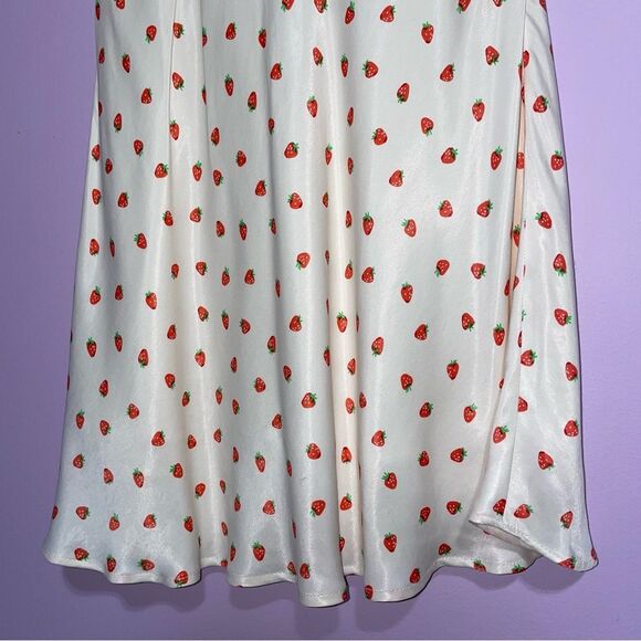 NEW Zara Strawberry Print Mini Dress Women Size L Satin Babydoll Soft Girl Flirt - Picture 4 of 11